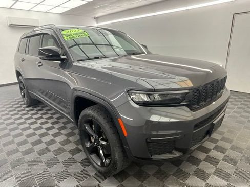 Used 2023 Jeep Grand Cherokee L Limited w/ Black Appearance Package AWD/4WD image 3