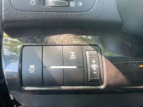 Used 2015 Kia Sorento LX image 12