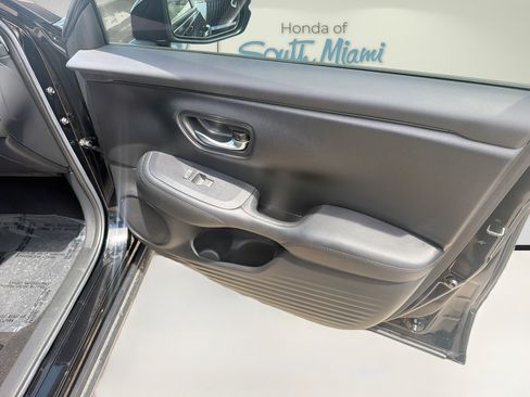 Certified 2025 Honda HR-V LX image 32