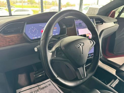 Used 2020 Tesla Model X image 22