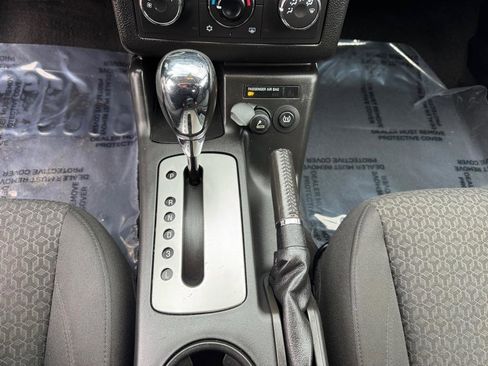 Used 2009 Pontiac G6 Sedan w/ Sport Package 2 FWD image 29