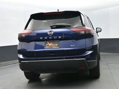 Used 2024 Nissan Rogue SV FWD image 8