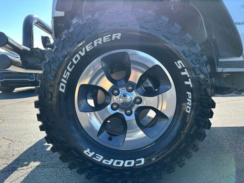 Certified 2018 Jeep Wrangler Sahara w/ Dual Top Group image 26