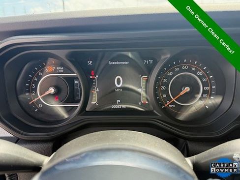 Used 2025 Jeep Wrangler Sahara image 5