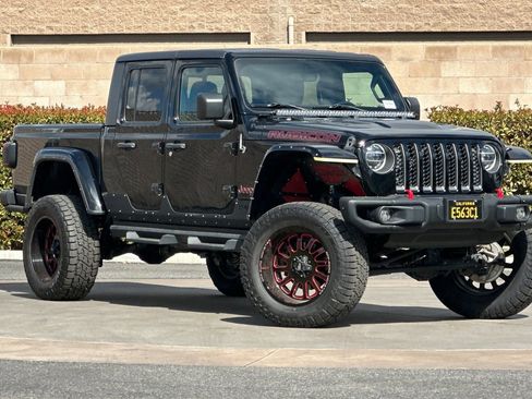 Used 2020 Jeep Gladiator Rubicon image 2