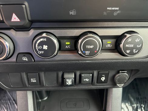 Used 2020 Toyota Tacoma TRD Off-Road AWD/4WD image 21