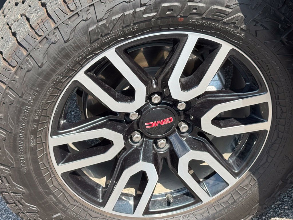 Used 2024 GMC Sierra 1500 AT4 w/ AT4 Premium Package AWD/4WD image 16