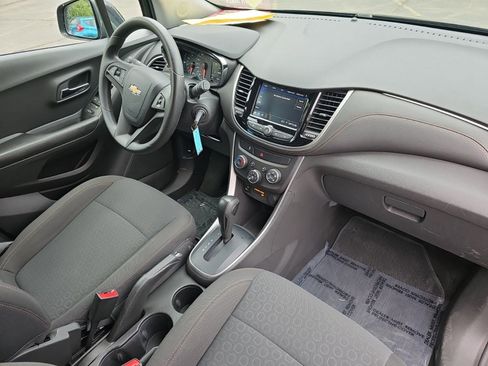 Used 2022 Chevrolet Trax LS w/ Tint and Cruise Package AWD/4WD image 14