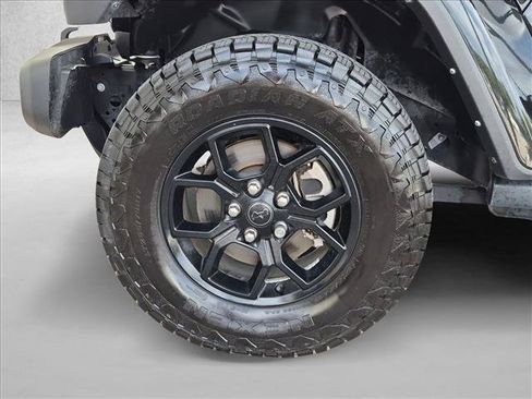 Used 2024 Jeep Gladiator Sport AWD/4WD image 23
