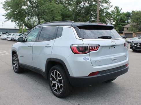 Used 2025 Jeep Compass Limited AWD/4WD image 38