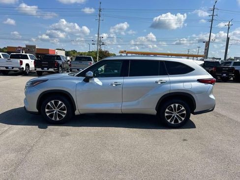 Used 2021 Toyota Highlander XLE image 7