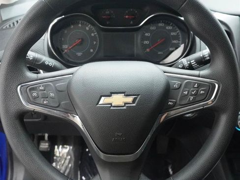 Used 2018 Chevrolet Cruze LT w/ Convenience Package FWD image 12
