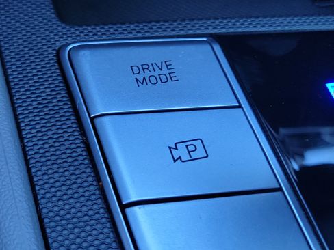 Certified 2025 Hyundai Elantra Sport FWD image 17