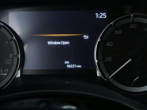 Used 2024 Toyota Highlander LE AWD/4WD image 19