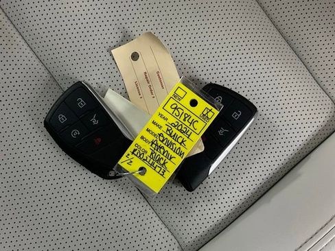 Used 2024 Buick Envision Avenir AWD/4WD image 40