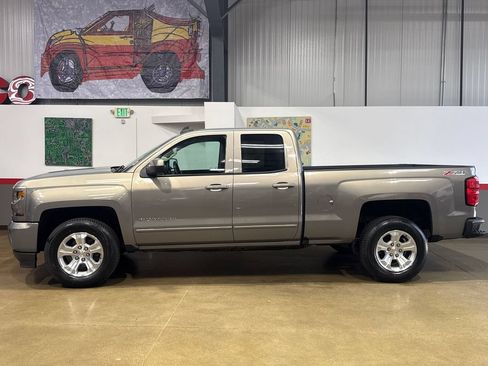 Used 2017 Chevrolet Silverado 1500 LT w/ All Star Edition AWD/4WD image 4