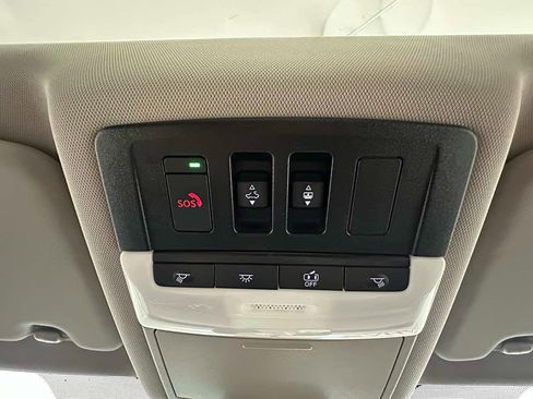 Used 2022 Nissan Rogue SV w/ SV Premium Package image 40