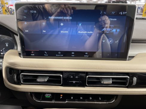 Used 2021 Lincoln Nautilus Standard image 22