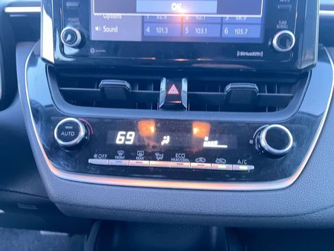 Used 2022 Toyota Corolla LE image 19