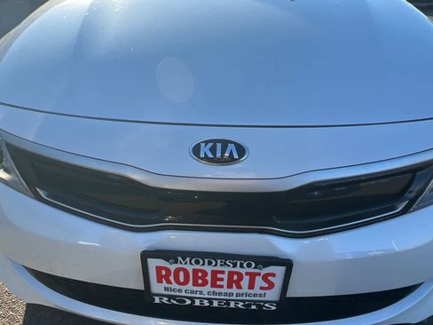 Used 2017 Kia Optima EX image 9