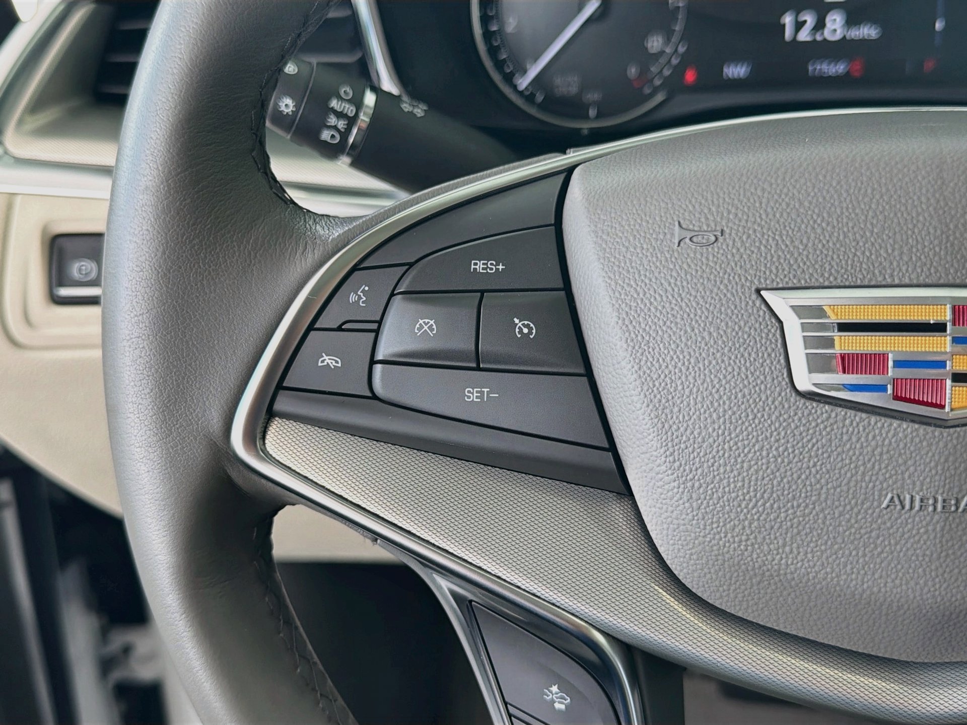 Certified 2023 Cadillac XT5 Premium Luxury FWD image 36