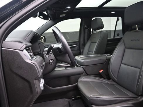 Used 2022 GMC Yukon Denali image 9