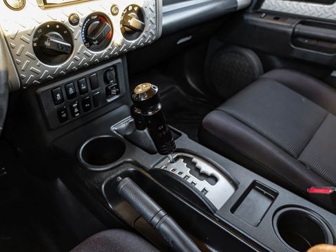 Used 2014 Toyota FJ Cruiser 4WD w/ Upgrade Package image 21