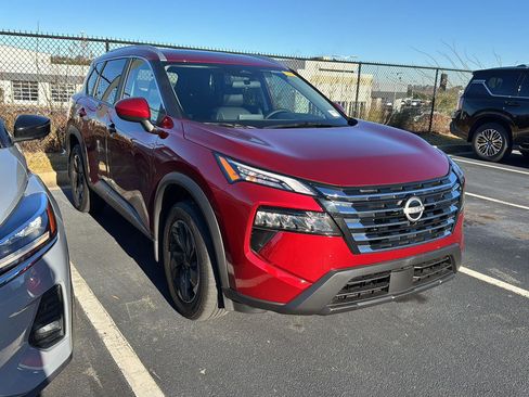 Used 2026 Nissan Rogue SV w/ SV Premium Package image 4