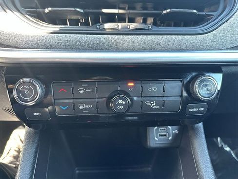 Used 2024 Jeep Compass Sport image 17