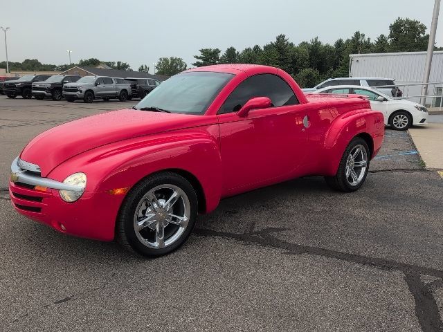 Used 2004 Chevrolet SSR w/ Preferred Equipment Group RWD image 1