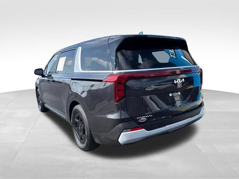 Used 2025 Kia Carnival FWD image 3
