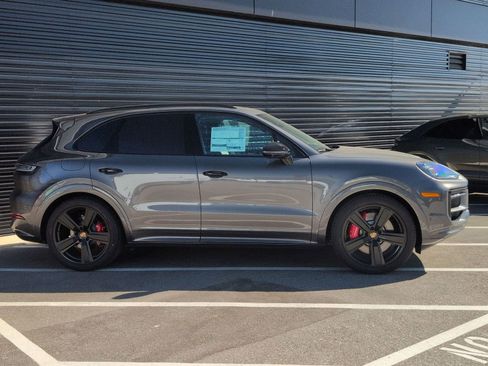 New 2026 Porsche Cayenne S image 8
