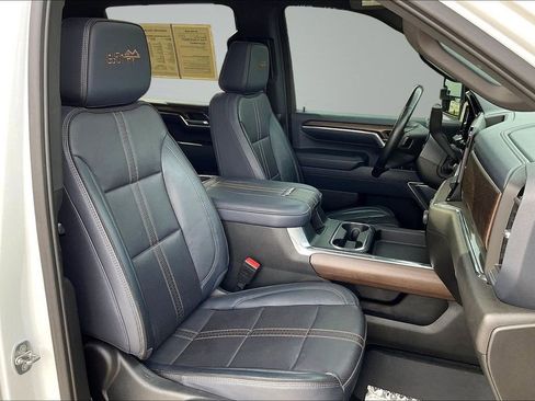 Used 2024 Chevrolet Silverado 3500 High Country w/ High Country Premium Package AWD/4WD image 7