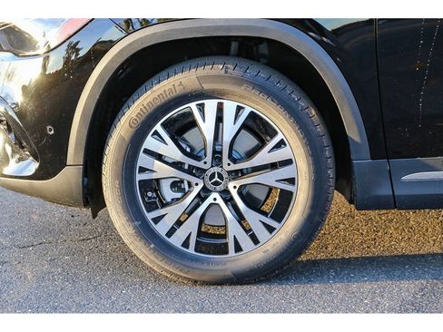 Used 2025 Mercedes-Benz GLA 250 4MATIC image 12