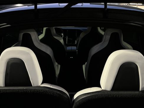 Used 2019 Tesla Model X P100D image 7