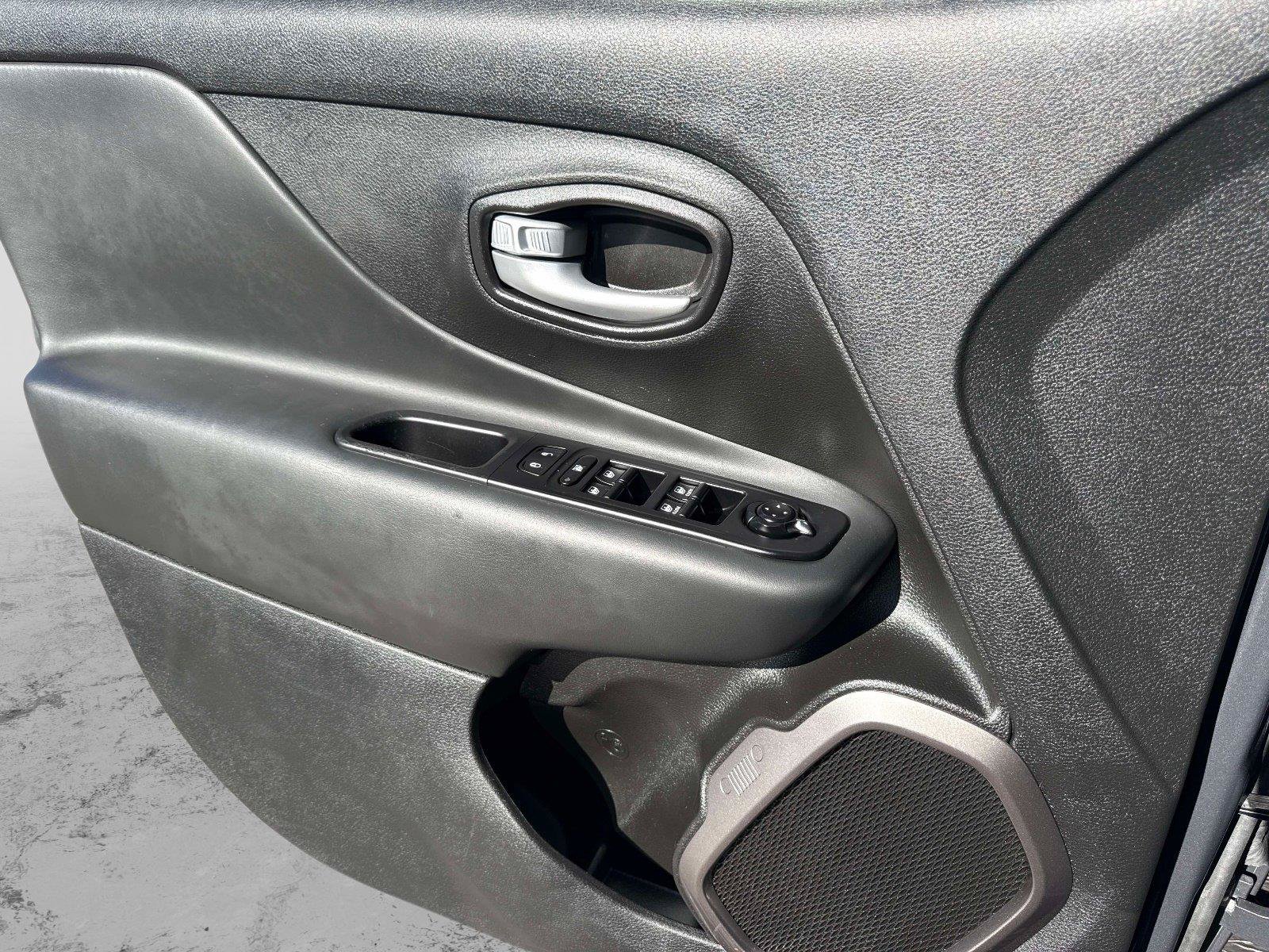 Certified 2023 Jeep Renegade Latitude AWD/4WD image 13