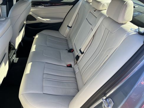 Used 2021 BMW 530i w/ Premium Package image 19