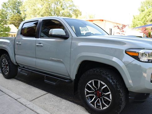 Used 2022 Toyota Tacoma TRD Sport w/ Technology Package AWD/4WD image 28