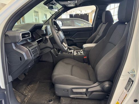 Certified 2025 Toyota 4Runner SR5 AWD/4WD image 14