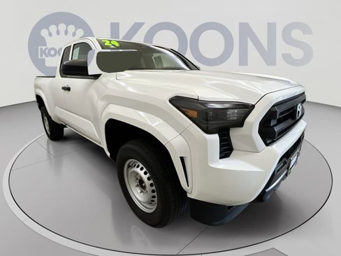 Used 2024 Toyota Tacoma SR RWD image 2