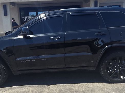 Used 2019 Jeep Grand Cherokee Altitude AWD/4WD image 8