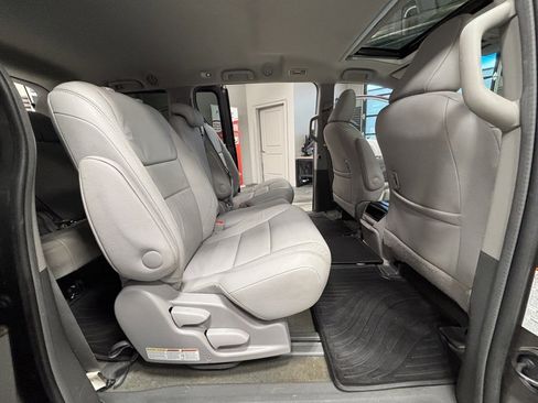 Used 2017 Toyota Sienna XLE image 49