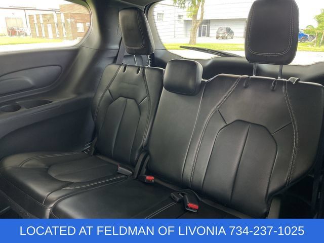 Used 2024 Chrysler Pacifica Limited FWD image 36