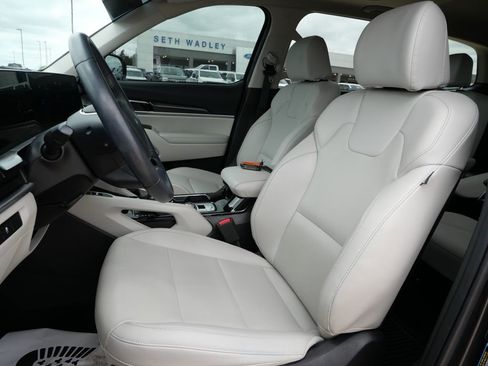 Used 2023 Kia Telluride S w/ S Sunroof Package FWD image 16