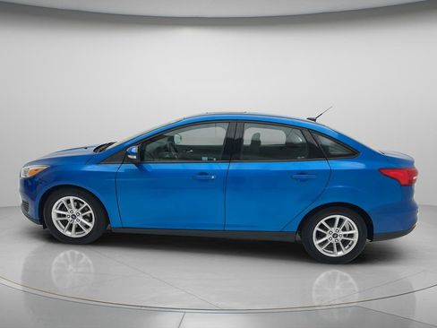 Used 2016 Ford Focus SE w/ SE Cold Weather Package FWD image 7