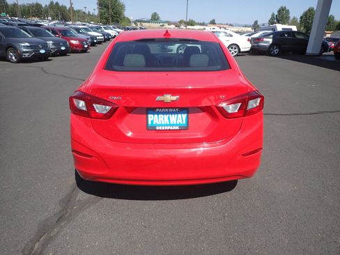 Used 2018 Chevrolet Cruze LT w/ LT Fleet Convenience Package FWD image 4