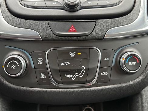 Used 2021 Chevrolet Equinox LT AWD/4WD image 25
