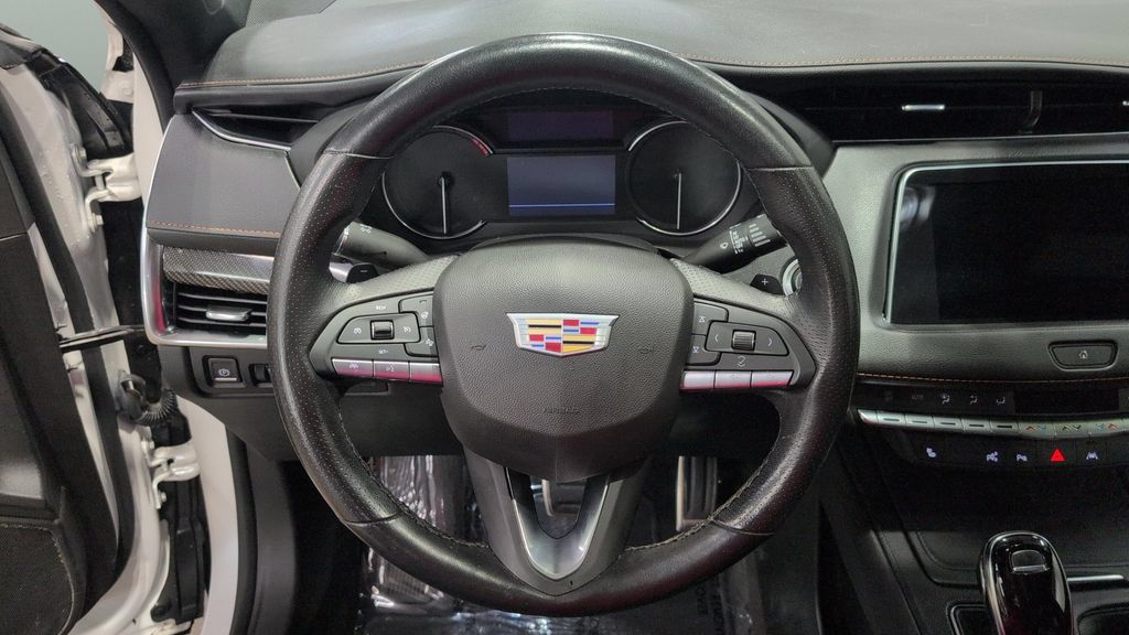 Used 2022 Cadillac XT4 Sport w/ Sun And Sound Package AWD/4WD image 9