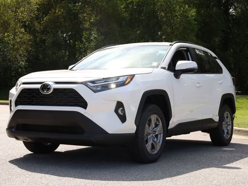 Used 2025 Toyota RAV4 XLE image 1