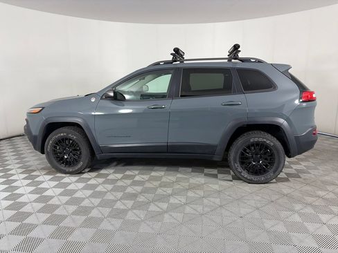 Used 2014 Jeep Cherokee Trailhawk w/ Cold Weather Group AWD/4WD image 4